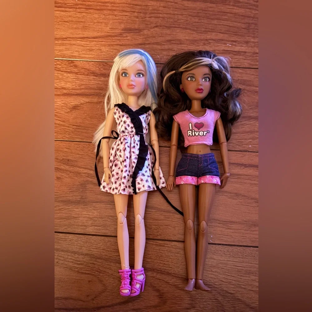 Pair of Fashion Dolls with Pink Accents - Picture 2 of 6
